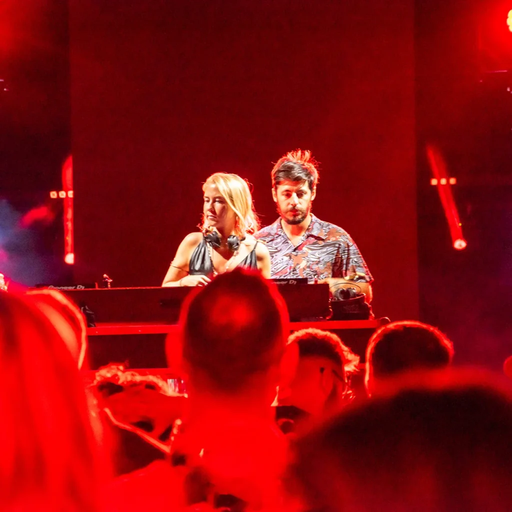 DJs
